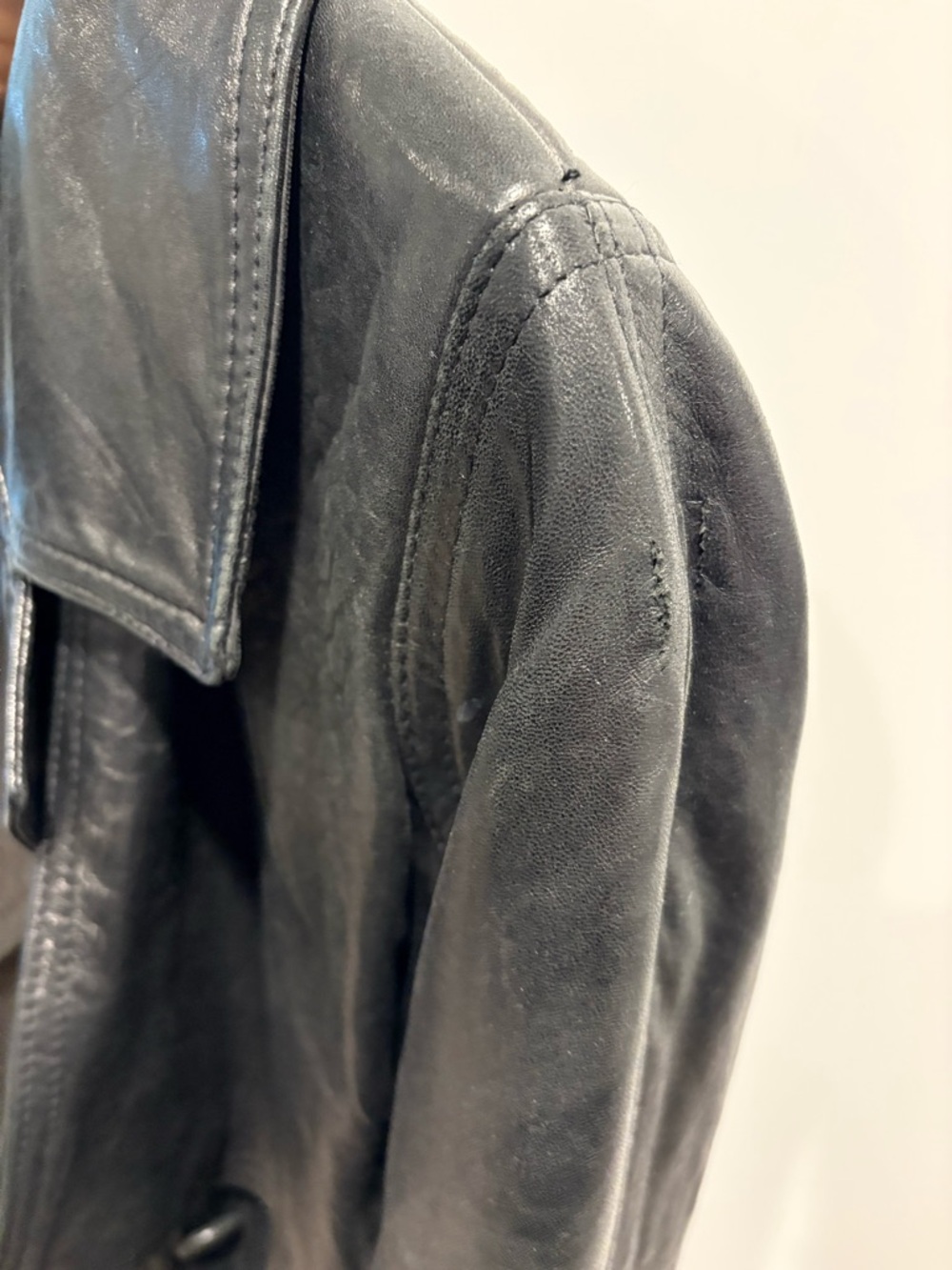 Danier Black Leather Trench Coat - Picture 6 of 6